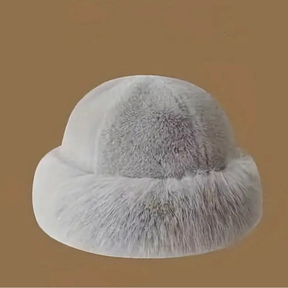 Elegant Gray Fur Hat - Picture 2 of 4